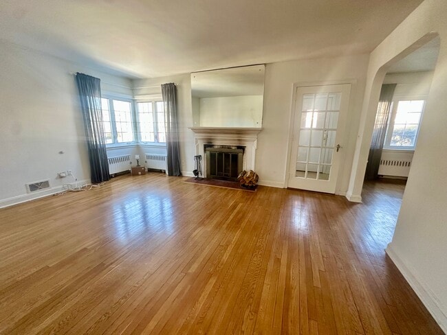 468 Greenmount Ave, Unit 1 in Cliffside Park, NJ - Building Photo - Building Photo