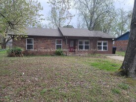 1028 Chitwood St in Alma, AR - Building Photo