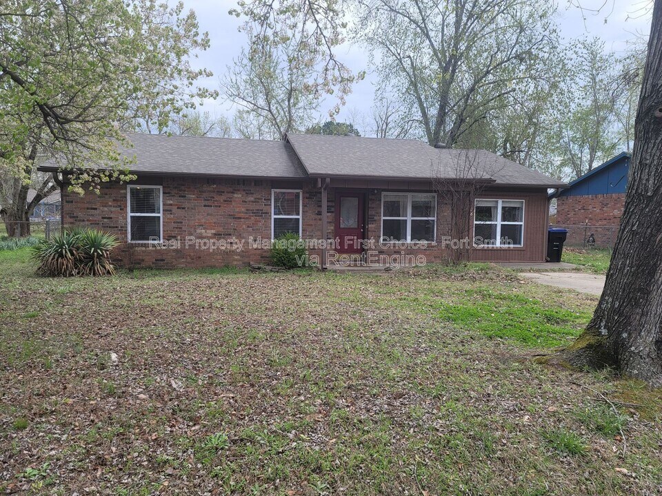 1028 Chitwood St in Alma, AR - Building Photo