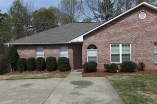 1126 Northlake Dr in Auburn, AL - Building Photo