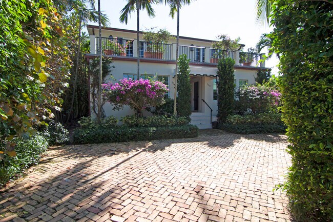 136 Chilean Ave in Palm Beach, FL - Building Photo - Building Photo