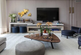 10201 Collins Ave, Unit 707 in Bal Harbour, FL - Foto de edificio - Building Photo