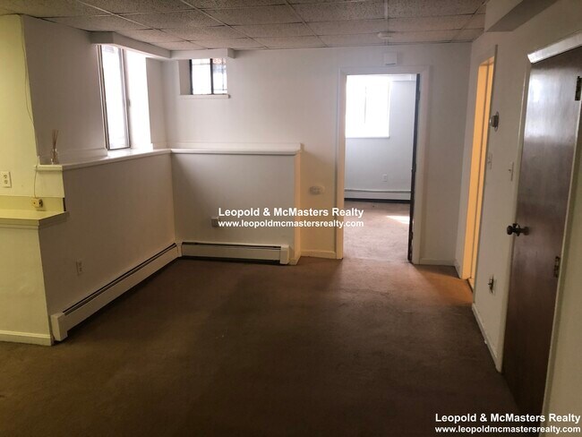 18 Medfield St, Unit B1 in Boston, MA - Foto de edificio - Building Photo
