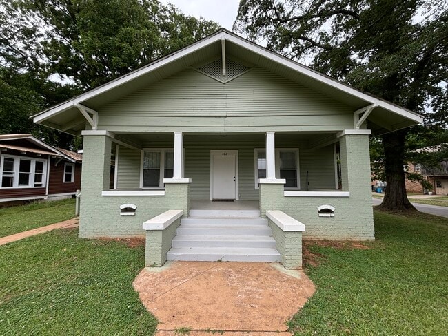 property at 402 W Mobile St