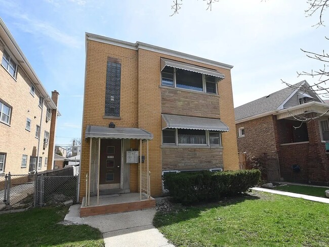 2915 N Austin Ave