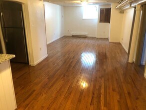 76 Egmont St, Unit B in Brookline, MA - Foto de edificio - Building Photo