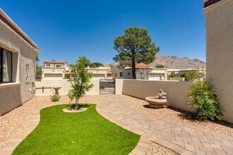 9949 N Calle Loma Linda in Tucson, AZ - Foto de edificio - Building Photo