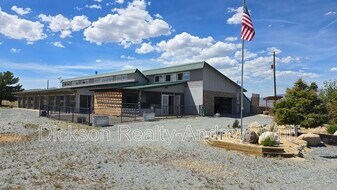 5800 Peak Rd in Reno, NV - Building Photo