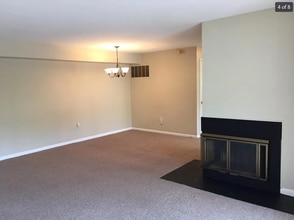 115 Cascade Ct in Princeton, NJ - Building Photo - Building Photo