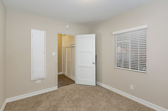 4065 - 4071 Chamoune Avenue in San Diego, CA - Building Photo - Interior Photo