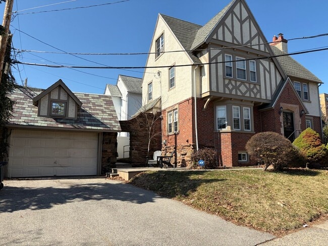 26 Old Lancaster Rd in Merion Station, PA - Building Photo - Building Photo