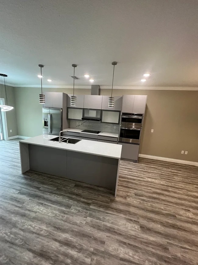 property at 1818 Brentwood Ct