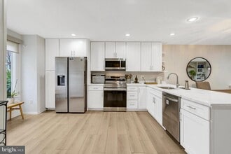 12552 Garland Tree Ct in Fairfax, VA - Building Photo - Building Photo