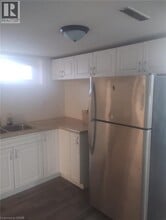 116 Golden Blvd E in Welland, ON - Building Photo - Building Photo