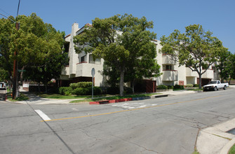 602 N 6th St in Burbank, CA - Building Photo - Building Photo