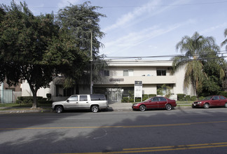 Montana Apartments in Van Nuys, CA - Building Photo - Building Photo