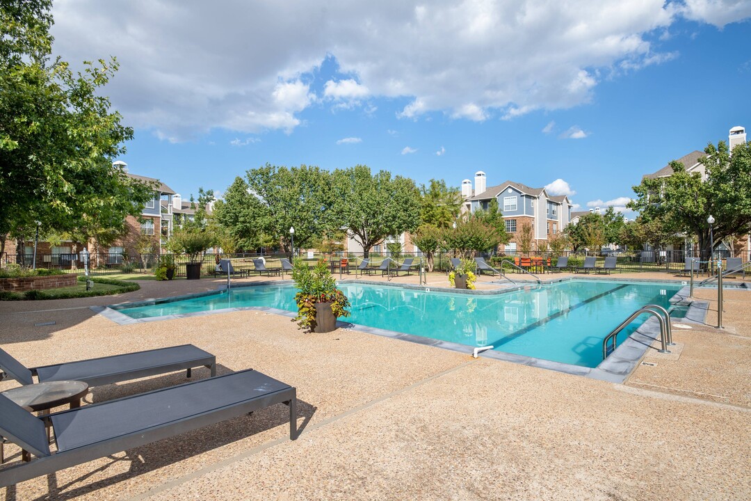 Montclair Parc Apartments in Oklahoma City, OK - Building Photo