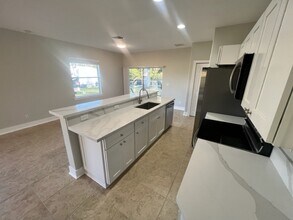 12219 De Moya Dr in Ft. Myers, FL - Foto de edificio - Building Photo