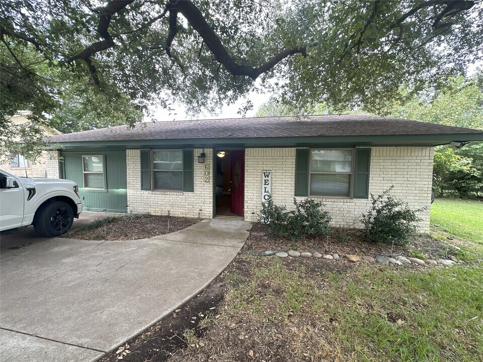 602 Hillside Dr in Brenham, TX - Building Photo
