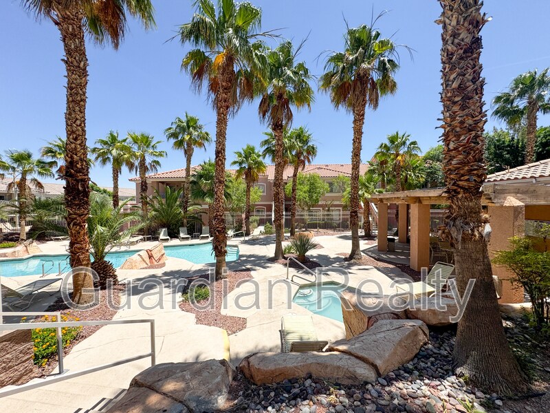 401 Pine Haven St in Las Vegas, NV - Building Photo