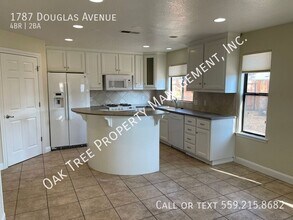 1787 Douglas Ave in Clovis, CA - Building Photo - Building Photo