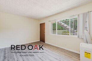 1361 Yosemite Dr, Unit 3 in Los Angeles, CA - Building Photo