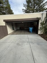 2439 Sharon Oaks Dr in Menlo Park, CA - Building Photo - Building Photo