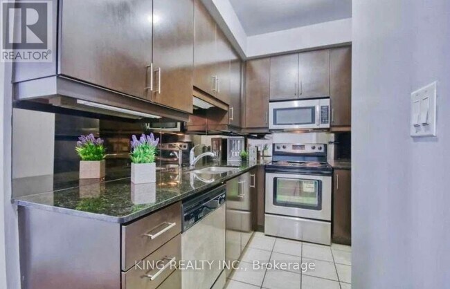 60 Absolute Ave in Mississauga, ON - Building Photo - Building Photo