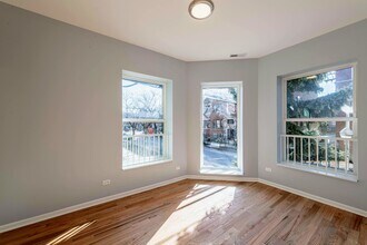1018 W Ainslie St in Chicago, IL - Building Photo - Building Photo