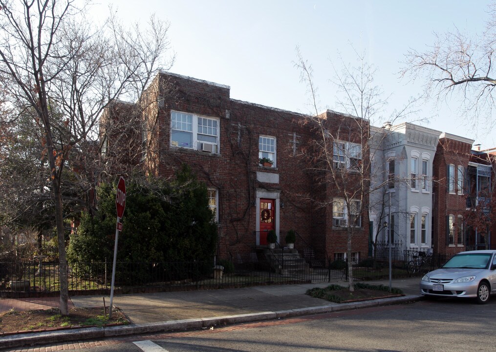 421 A St NE in Washington, DC - Foto de edificio