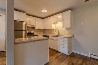 1550 Veterans Dr in Traverse City, MI - Building Photo - Building Photo