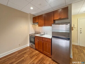 14 Post Rd E in Westport, CT - Building Photo - Building Photo