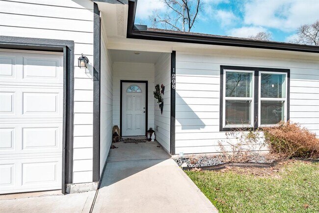 1208 Denison Ave in Cleveland, TX - Building Photo - Building Photo