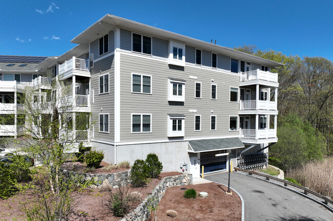 Deerpoint Condominiums in Woburn, MA - Building Photo - Building Photo