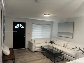 5709 Douglas St in Hollywood, FL - Building Photo - Building Photo