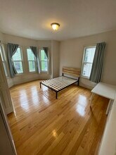 32 Suffolk St, Unit 2 in Cambridge, MA - Building Photo - Building Photo