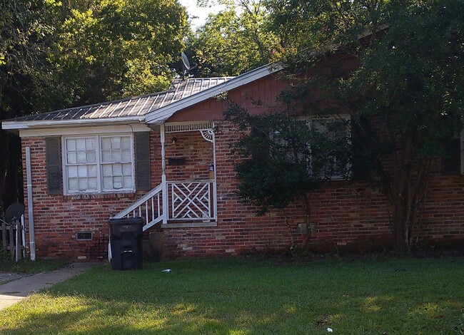 601 S Strawberry Ave in Demopolis, AL - Building Photo - Building Photo