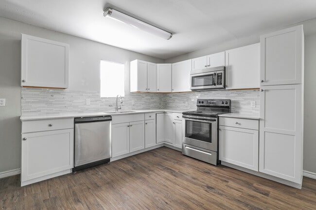 property at 1206 TX-78 BUS