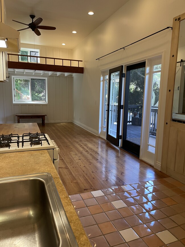 754 Old Topanga Canyon Rd, Unit jim borland in Topanga, CA - Foto de edificio - Building Photo