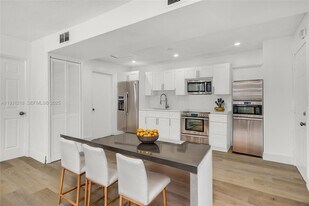 2443 NW 55th St in Miami, FL - Building Photo