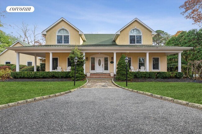 3 Cherry Blossom Ln in East Quogue, NY - Foto de edificio - Building Photo