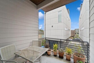 812 NW 53rd St in Seattle, WA - Building Photo - Building Photo