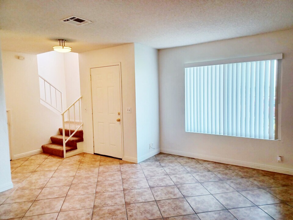 127 Tiger Ln in San Jacinto, CA - Building Photo