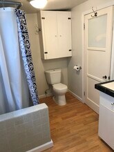 6212 Camellia Ave, Unit Studio Cottage in North Hollywood, CA - Building Photo - Building Photo
