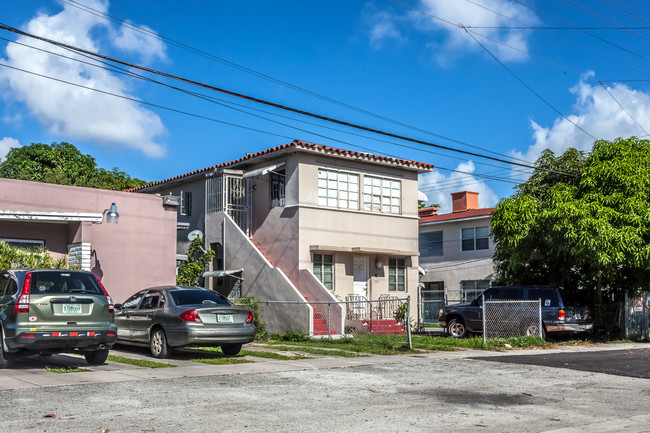 711 SW 11th St in Miami, FL - Building Photo - Building Photo