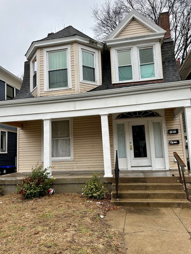 property at 123 E Burnett Ave