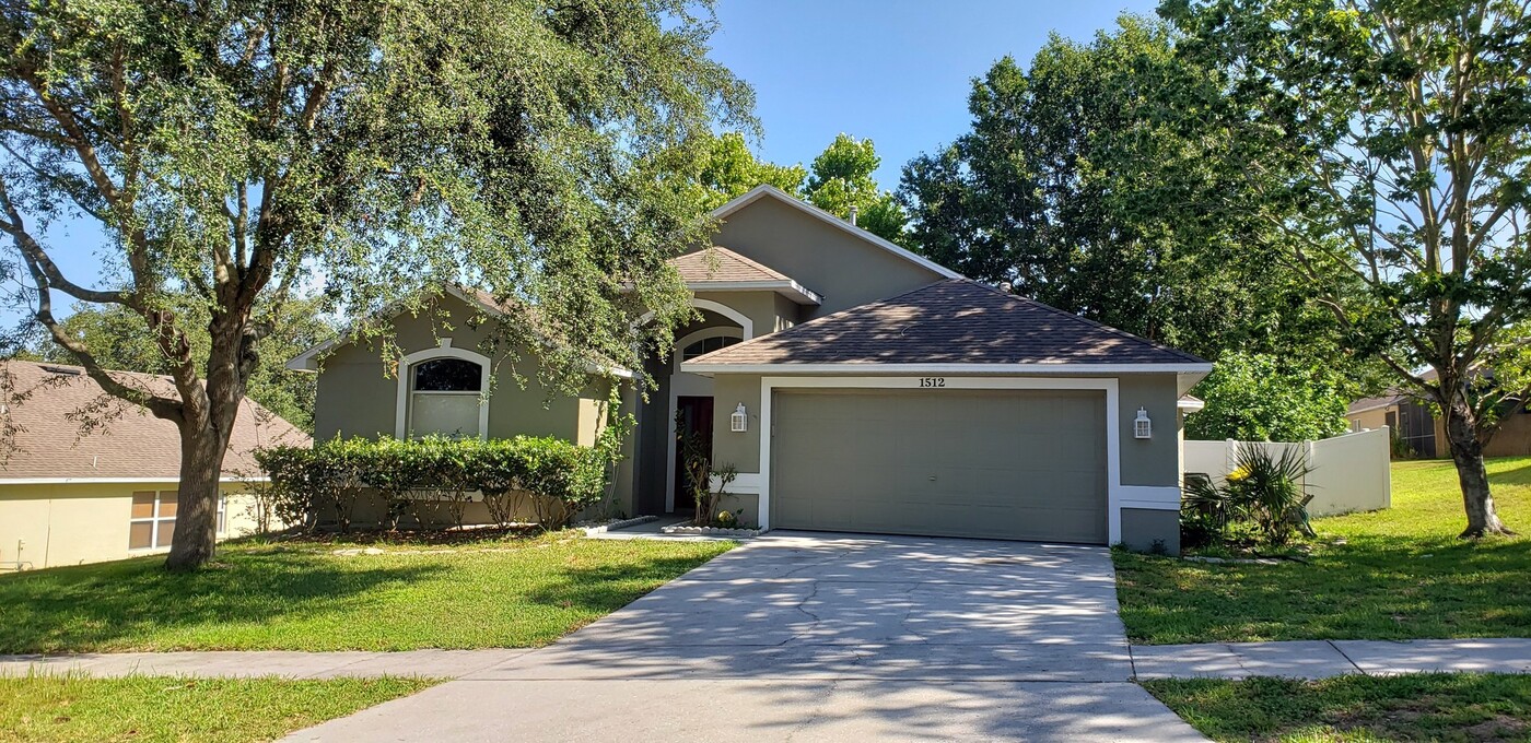 1512 Sundown Ln in Clermont, FL - Building Photo