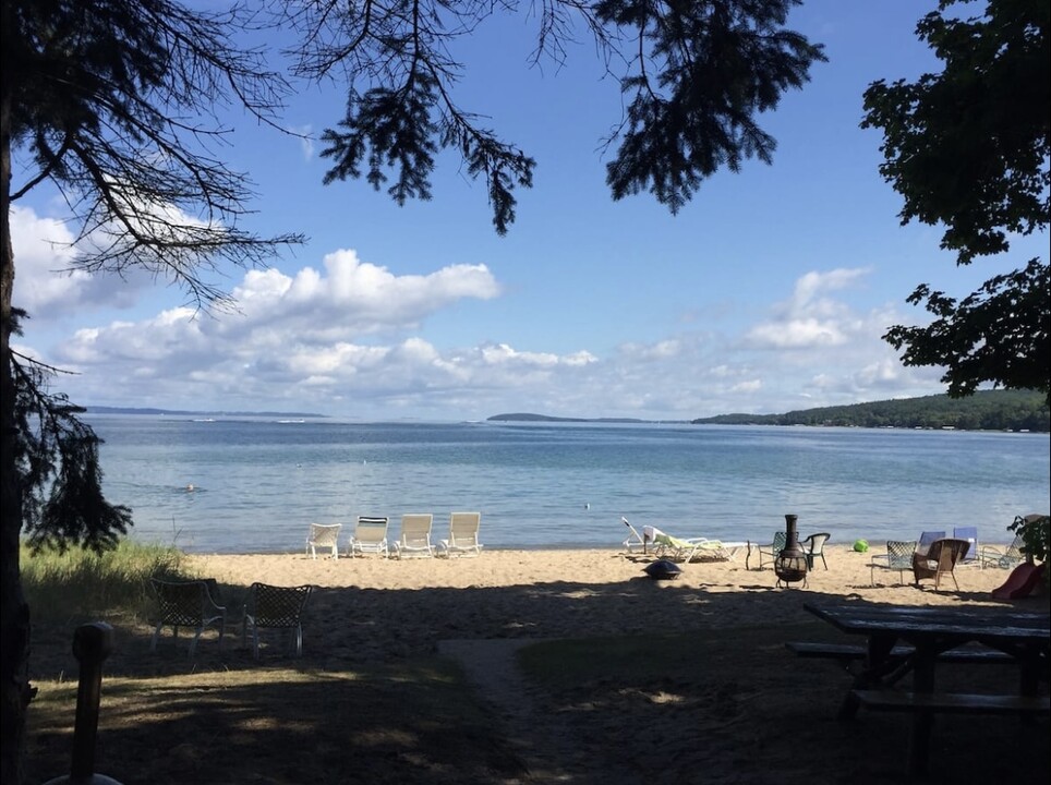855 E Front St, Unit Beach house on west bay in Traverse City, MI - Building Photo