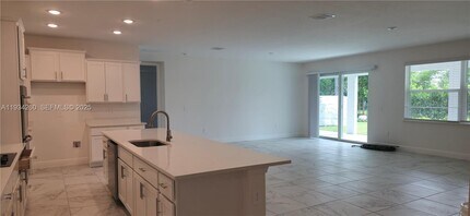 4650 SW Quezon St in Port St. Lucie, FL - Building Photo - Building Photo