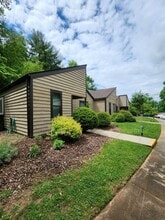 6 Woodlands Dr in Black Mountain, NC - Building Photo - Building Photo